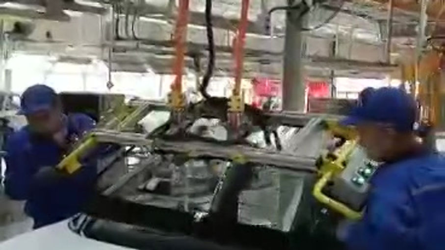 Robot Glass Adhesive and Bonding System for Automobiles